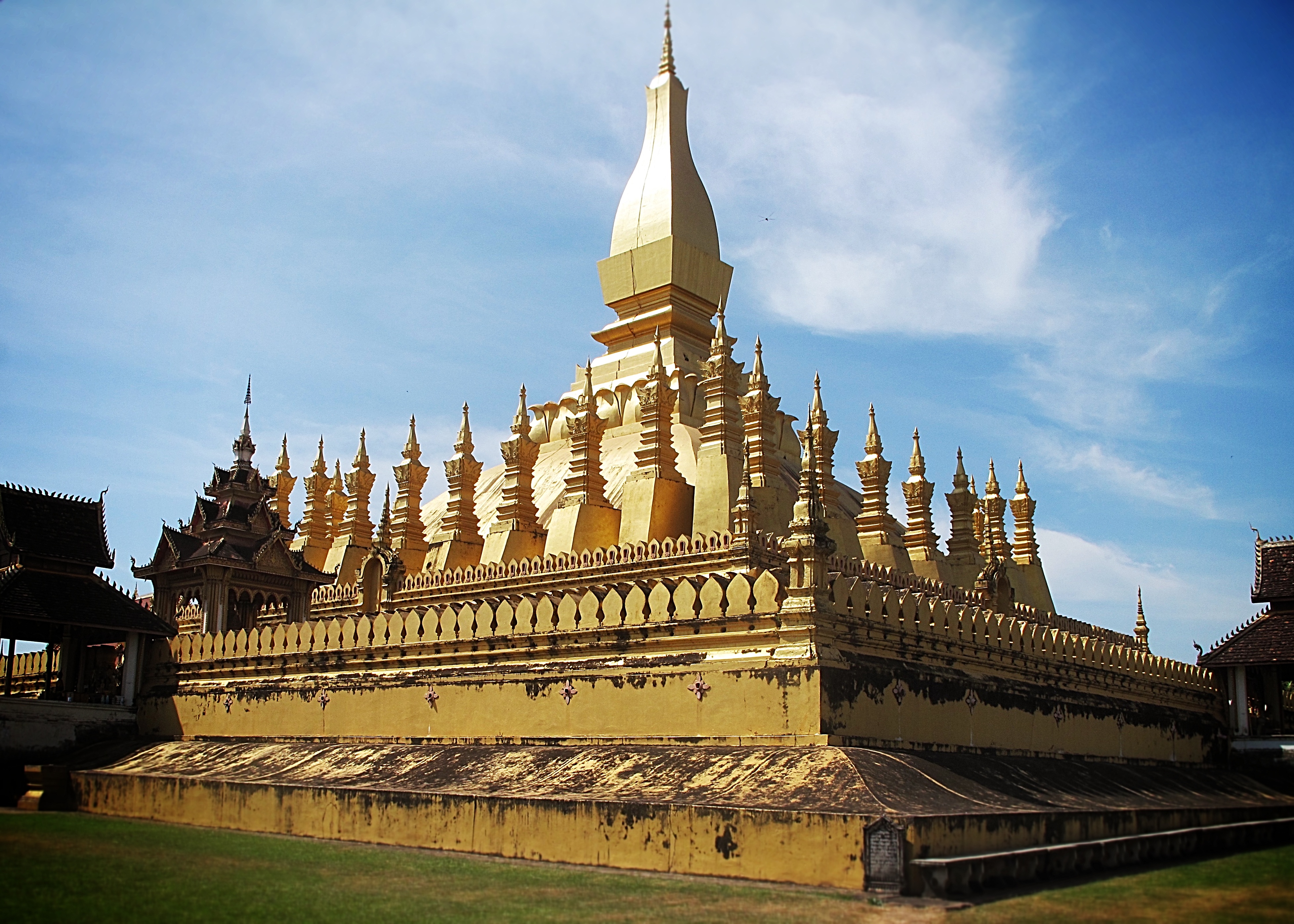 Pha.That.Luang.Snapseed